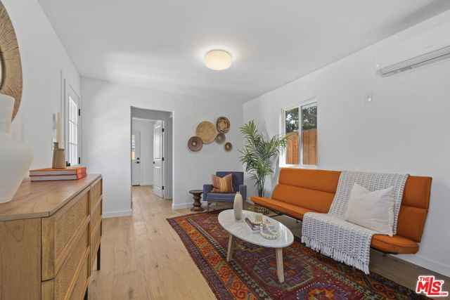 3908 Bentley Avenue, Culver City CA: https://media.crmls.org/mediaz/29529641-61af-4a8e-9c05-b8ca8e731581.jpg