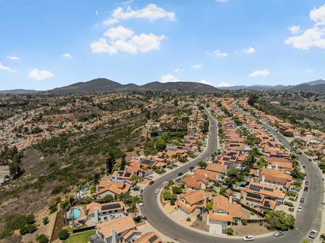 12440 Kestrel St, San Diego CA: https://media.crmls.org/mediaz/2952fdd2-414a-46c5-a75a-733a13728592.jpg