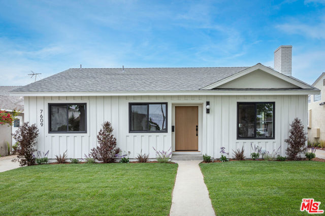 7609 Alverstone Avenue, Los Angeles CA: https://media.crmls.org/mediaz/29536dc7-def2-4962-bb02-4cf5d872ebd7.jpg