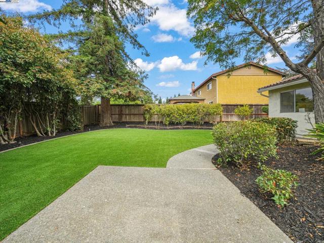 425 Lexington Dr, Vallejo CA: https://media.crmls.org/mediaz/2954d43e-1c07-4687-b068-9f8aa5b60940.jpg