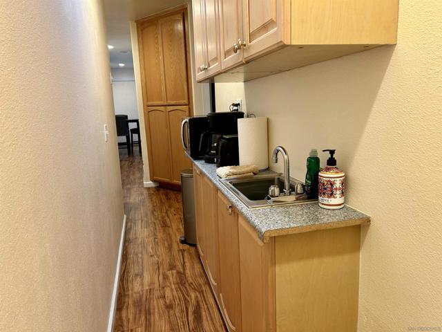 4435 Summer Dr, Oceanside CA: https://media.crmls.org/mediaz/2954d915-890d-4f2b-9b08-2c6a615a0969.jpg