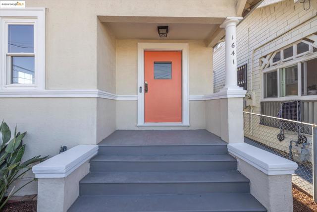 1641 E 20th Street, Oakland CA: https://media.crmls.org/mediaz/29550a51-44e4-4086-a034-cbbf1a29558a.jpg