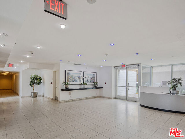 1431 Ocean Avenue, Santa Monica CA: https://media.crmls.org/mediaz/29556002-4318-45cb-bd34-9cd3dc67d1ee.jpg
