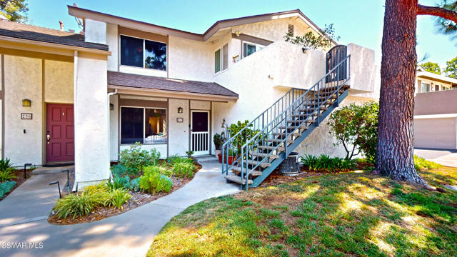 232 Gazania Court, Thousand Oaks CA: https://media.crmls.org/mediaz/295567ef-6202-493c-8d61-a8e5c9f680a7.jpg