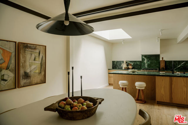 5649 Valley Oak Drive, Los Angeles CA: https://media.crmls.org/mediaz/295576f6-f273-4f7f-bb84-9410046d3cab.jpg