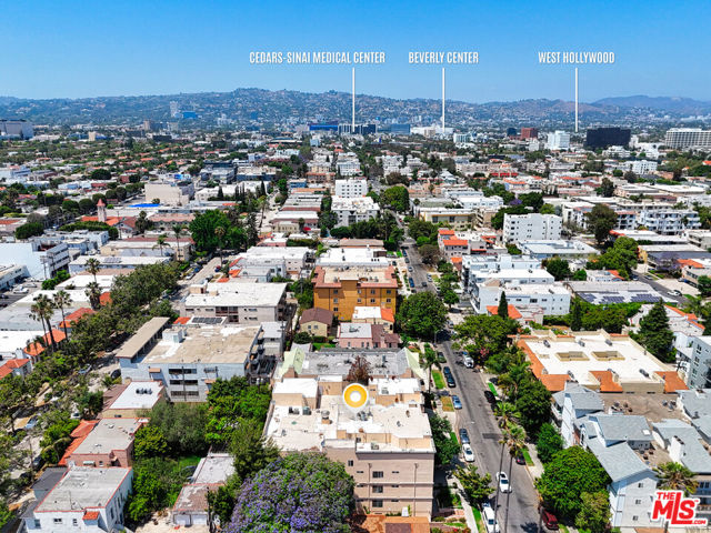 1211 S Shenandoah Street, Los Angeles CA: https://media.crmls.org/mediaz/2955b2d0-ba82-4653-8558-ff0f9f55cfdf.jpg