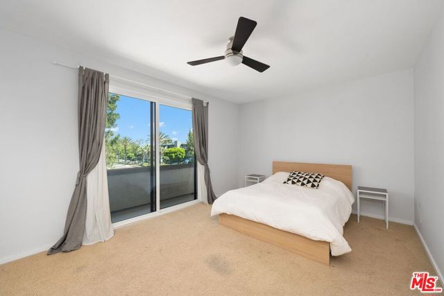 306 Bora Bora Way, Marina del Rey CA: https://media.crmls.org/mediaz/29568e52-632c-4e55-9968-fe0ffaab001c.jpg