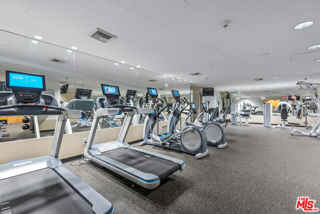 13600 Marina Pointe Drive, Marina del Rey CA: https://media.crmls.org/mediaz/295694a1-2a41-4632-8c06-f31a8a2722d6.jpg