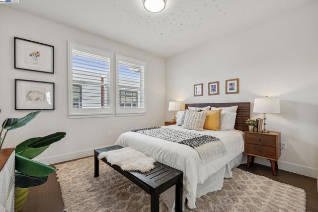 1815 Balsa St, Alameda CA: https://media.crmls.org/mediaz/2956be7f-d1a2-491d-ad9b-0789460f545c.jpg