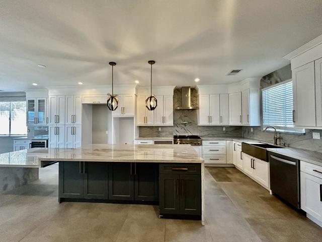 41575 Ashford Place Place, Indio CA: https://media.crmls.org/mediaz/2957d3e0-2d59-49db-a678-8cf16b5fc365.jpg