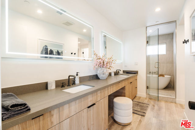 4912 S Centinela Avenue, Los Angeles CA: https://media.crmls.org/mediaz/2957fbfb-b299-4551-a8e9-27fabea148ff.jpg