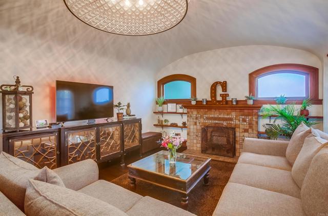 Detail Gallery Image 10 of 48 For 3217 Goldsmith St, San Diego,  CA 92106 - 5 Beds | 4 Baths