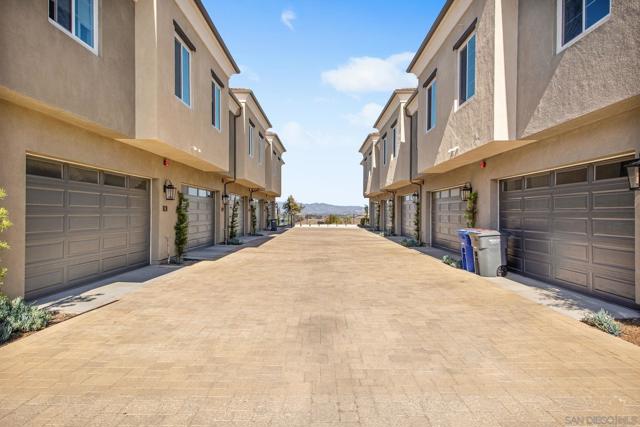 1202 Sunrise Vw, San Marcos CA: https://media.crmls.org/mediaz/2958a79d-14dc-443e-a262-70facc405a67.jpg