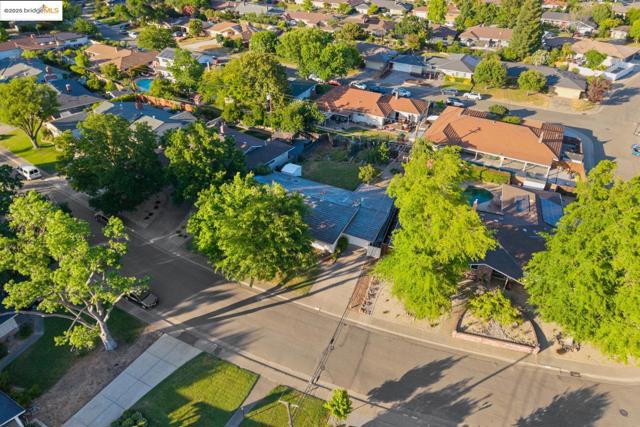 5235 Adelaide WAY, Carmichael CA: https://media.crmls.org/mediaz/2958a8ca-f747-4a6b-9447-a70d9c3b555f.jpg