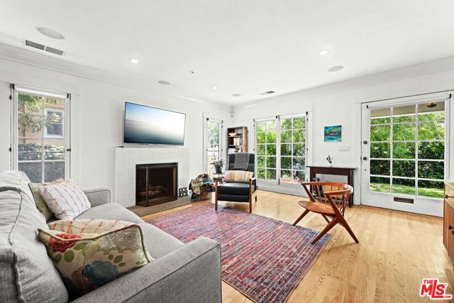 568 N Gower Street, Los Angeles CA: https://media.crmls.org/mediaz/2958aee1-7b54-48f1-829e-c2a978cafeaa.jpg