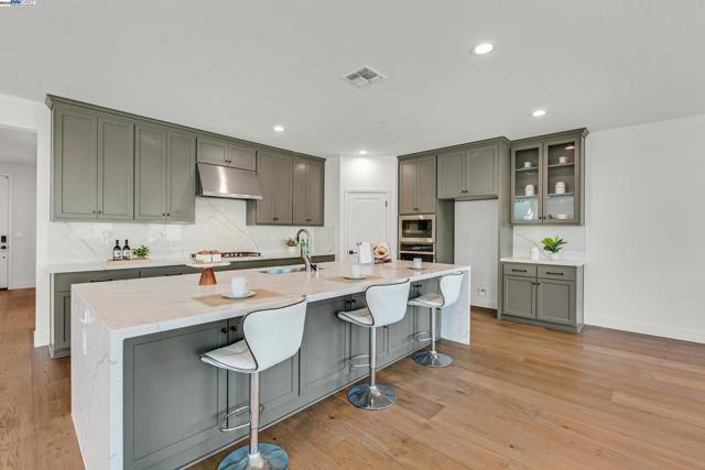 2222 Davie Pl, Tracy CA: https://media.crmls.org/mediaz/2958ced9-c5c1-4669-8ede-2311549d022c.jpg