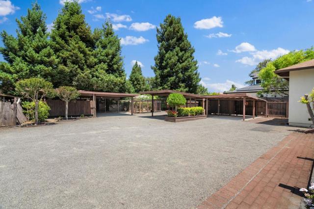 17 Oak Street, Los Altos CA: https://media.crmls.org/mediaz/29590790-6841-454a-a610-e667d8751f31.jpg