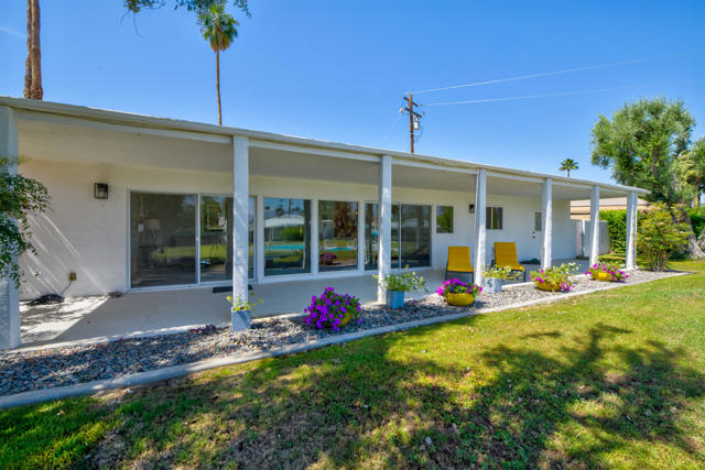 74576 Fairway Drive, Palm Desert CA: https://media.crmls.org/mediaz/29592e19-7da5-4a0e-9835-c48e77d284e3.jpg
