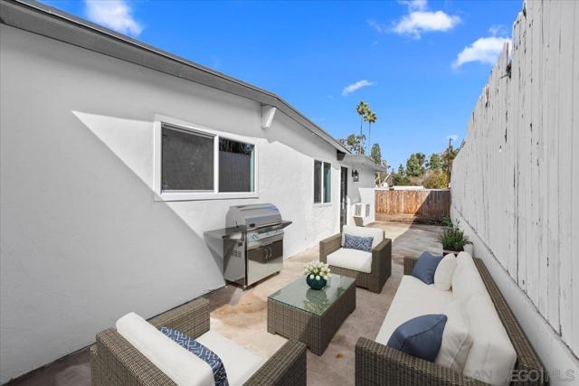 9255 Fairlawn St, Santee CA: https://media.crmls.org/mediaz/29594fb5-8014-4a22-88d8-e46283a5c18b.jpg
