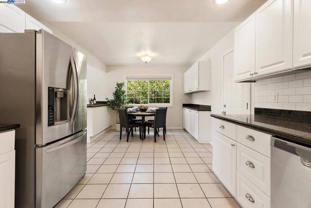 5221 Roxanne Ct, Livermore CA: https://media.crmls.org/mediaz/2959c691-75b7-479d-ab94-cd39b852d4fa.jpg