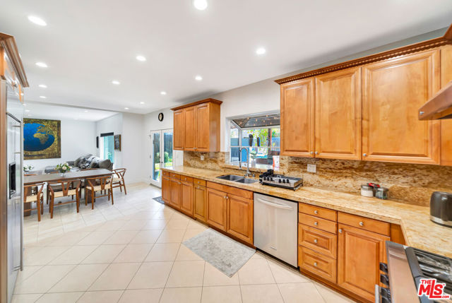 14916 Hesby Street, Sherman Oaks CA: https://media.crmls.org/mediaz/295a2895-5c55-4432-b4d9-d96b09cb330d.jpg