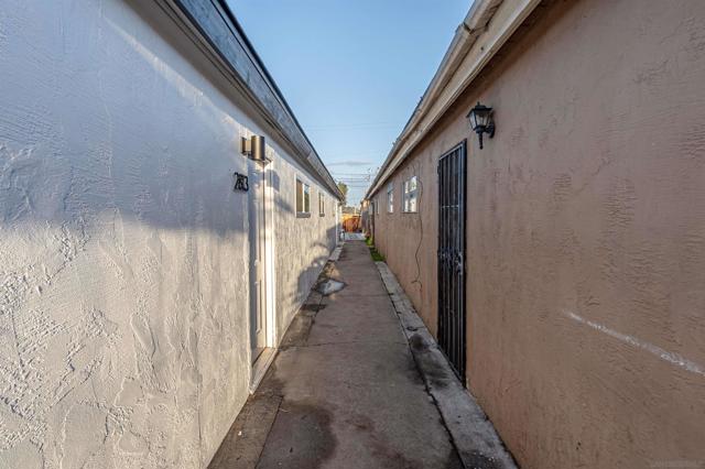 2813 15 46Th St, San Diego CA: https://media.crmls.org/mediaz/295c2001-3c49-4f43-b810-1f24269b6df7.jpg