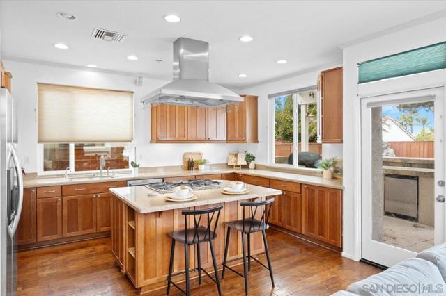 2412 Starlight Gln, Escondido CA: https://media.crmls.org/mediaz/295c204a-e21c-4885-9810-77379287413e.jpg