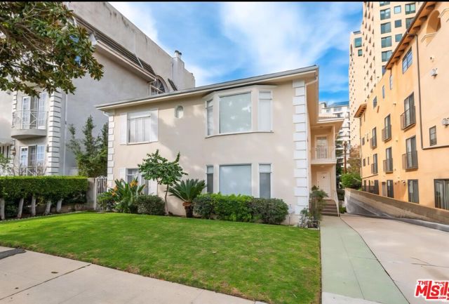 10529 Ashton Avenue, Los Angeles CA: https://media.crmls.org/mediaz/295c2c8b-e153-4eff-897b-bbf73d8c151e.jpg