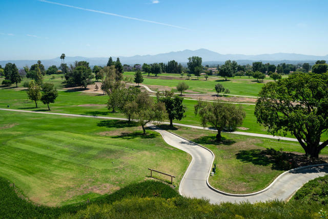 2196 Via Mariposa E, Laguna Woods CA: https://media.crmls.org/mediaz/295cb0f2-9bab-413b-b25c-b713e27ea742.jpg