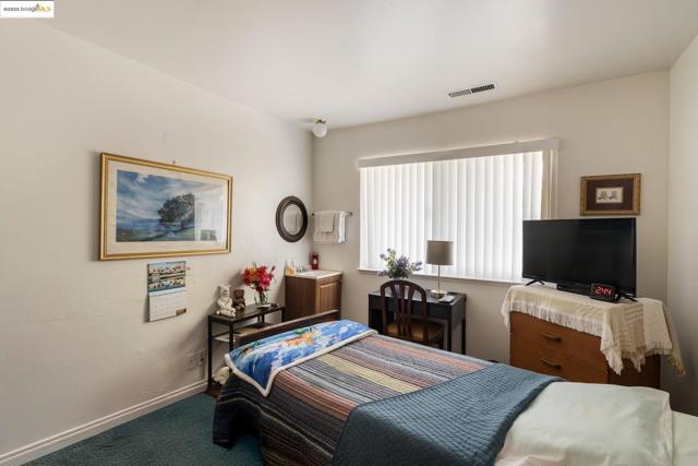 18905 Standish Ave, Hayward CA: https://media.crmls.org/mediaz/295d0a9a-b69f-4308-8ecb-b1dace68c5a0.jpg