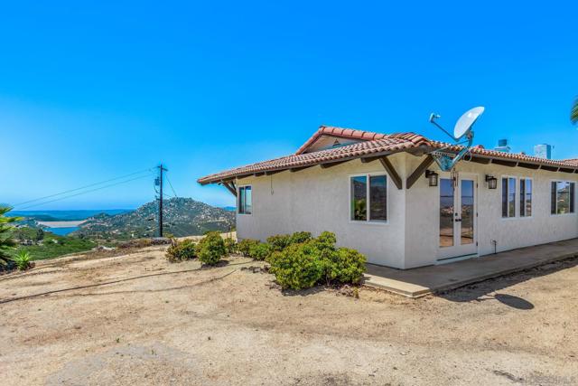 16641 Eagles Crest Rd, Ramona CA: https://media.crmls.org/mediaz/295d5434-adc5-4643-bc76-13d010b3e071.jpg