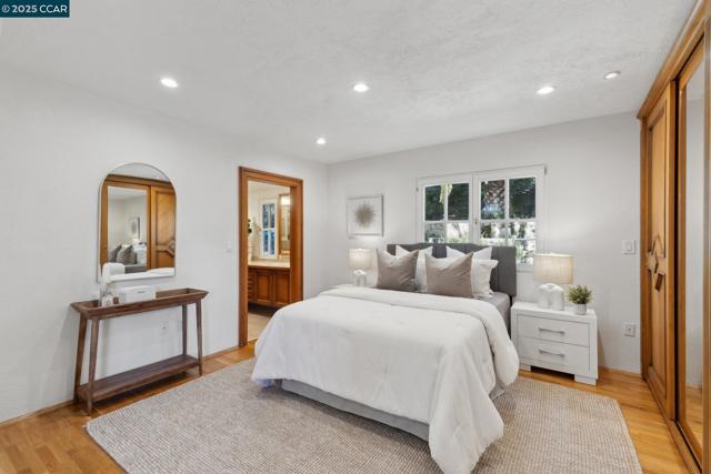 40 Las Palomas, Orinda CA: https://media.crmls.org/mediaz/295d869e-a49b-4291-9160-0d210a615f86.jpg