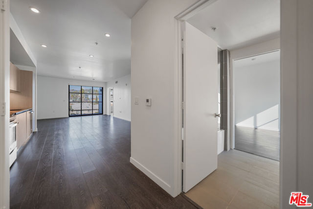 5800 Harold Way, Los Angeles CA: https://media.crmls.org/mediaz/295d8eff-86e4-4e86-991f-bf4a7d80e2c9.jpg