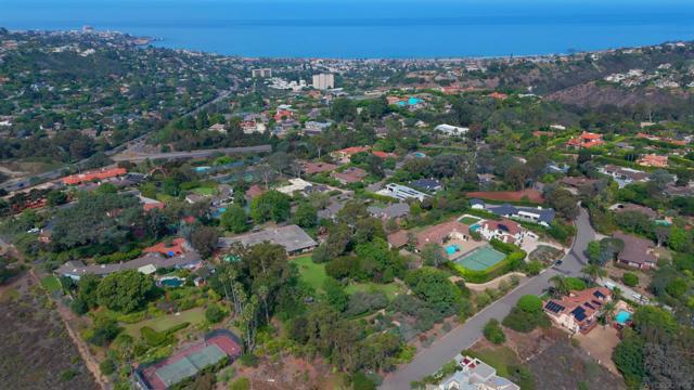 7835 La Jolla Vista Drive, La Jolla CA: https://media.crmls.org/mediaz/295e297e-a432-4a40-aaa7-540a8c0a1b99.jpg