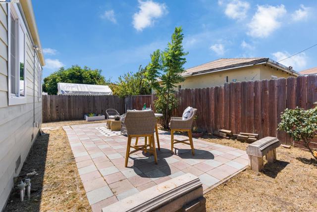 455 32nd St, Richmond CA: https://media.crmls.org/mediaz/295e6c8f-6ea7-428b-b761-fe304e28d6f7.jpg