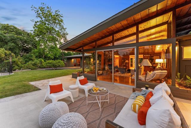 4936 Alzeda Drive, La Mesa CA: https://media.crmls.org/mediaz/295e7bb6-a3e6-42fb-adef-2ef1238f7504.jpg