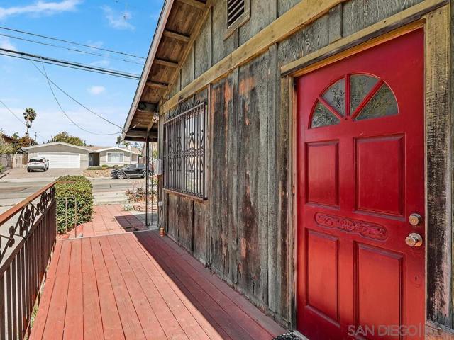 1212 Fifth Ave, Chula Vista CA: https://media.crmls.org/mediaz/295e825b-8e34-4918-aaf1-a3664c8e9348.jpg