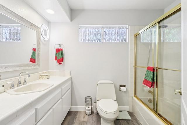 9704 Indian Creek Way, Escondido CA: https://media.crmls.org/mediaz/295e93ba-46d7-4e09-a31c-8f51b3ba4093.jpg