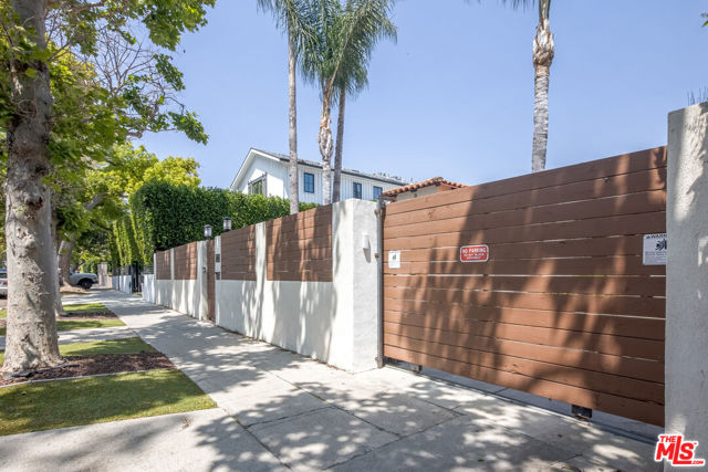 720 Alta Vista Boulevard, Los Angeles, California 90046, 3 Bedrooms Bedrooms, ,2 BathroomsBathrooms,Single Family Residence,For Sale,Alta Vista,24400903