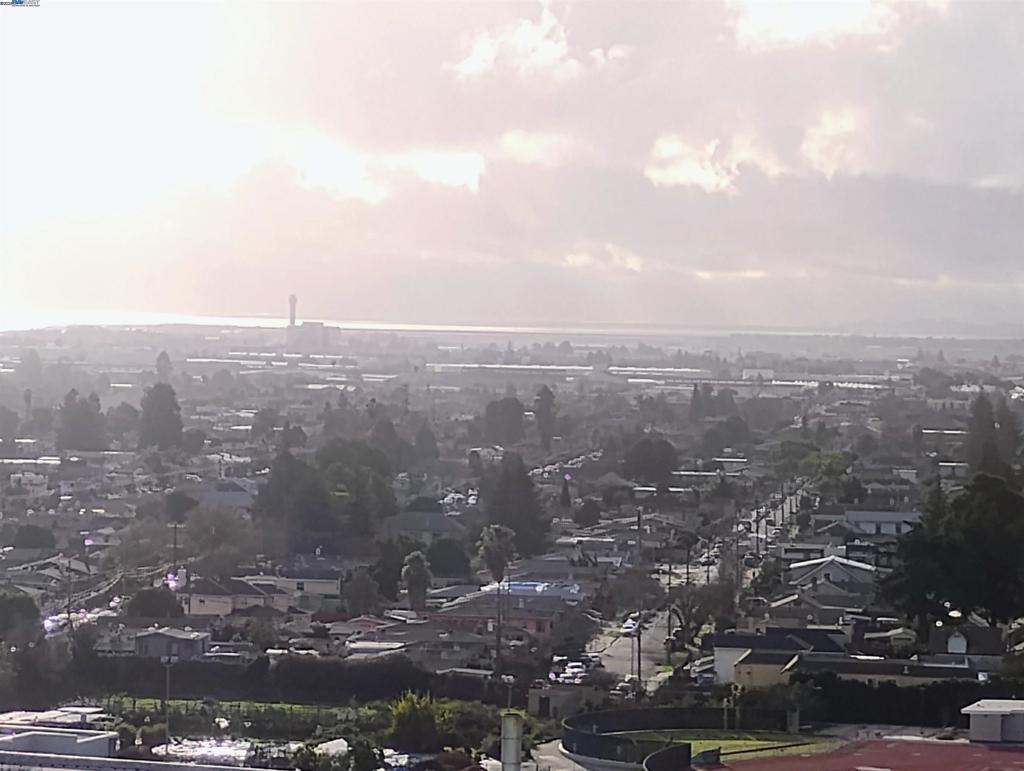 https://media.crmls.org/mediaz/295fb039-1956-4db4-b3ba-bdeb96267a05.jpg?preset=X-Large