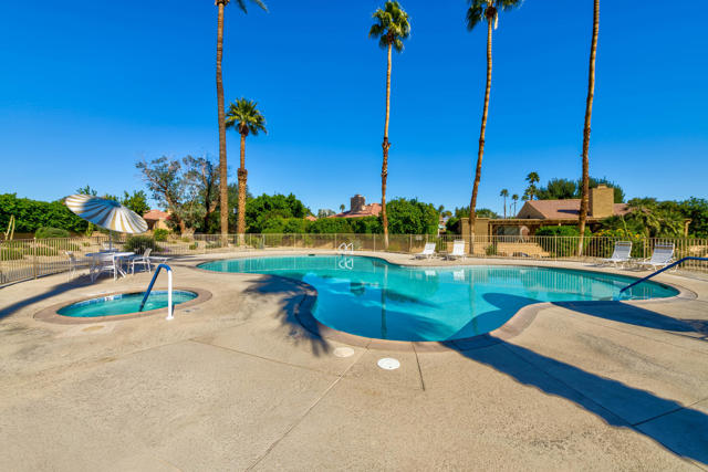 44079 Elba Court, Palm Desert CA: https://media.crmls.org/mediaz/2960adec-dd3e-44f7-8af5-f5d5d5c477cf.jpg