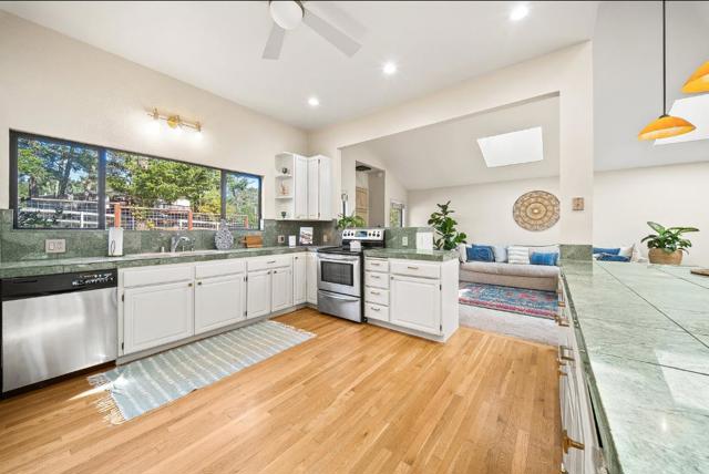175 Merry Lane, Aptos CA: https://media.crmls.org/mediaz/296109c8-ad26-4bfc-8f65-663fbcac4283.jpg