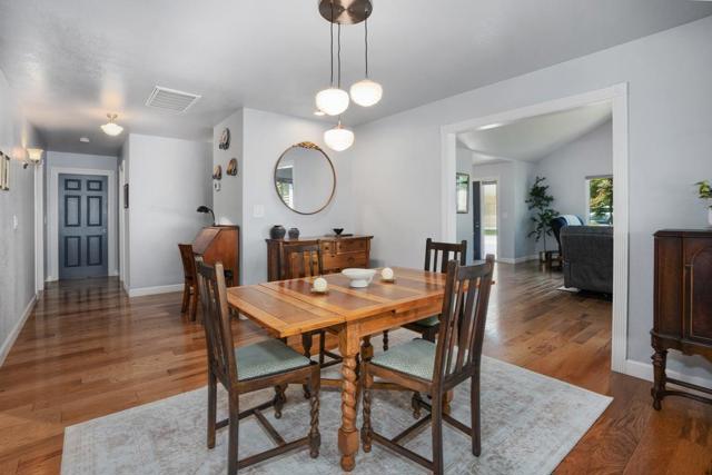 4214 Gull Cove Way, Capitola CA: https://media.crmls.org/mediaz/296134bd-73d2-48a4-8471-78f7491c7a52.jpg