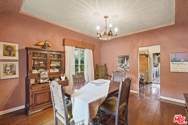 1326 Cordova Avenue, Glendale CA: https://media.crmls.org/mediaz/29614315-285b-45ad-ab5e-a197b78f8d01.jpg