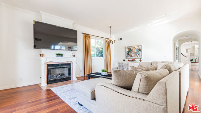 7449 Studio Road, Canoga Park CA: https://media.crmls.org/mediaz/29620709-3b62-4581-91fb-1c6d15bbf66c.jpg