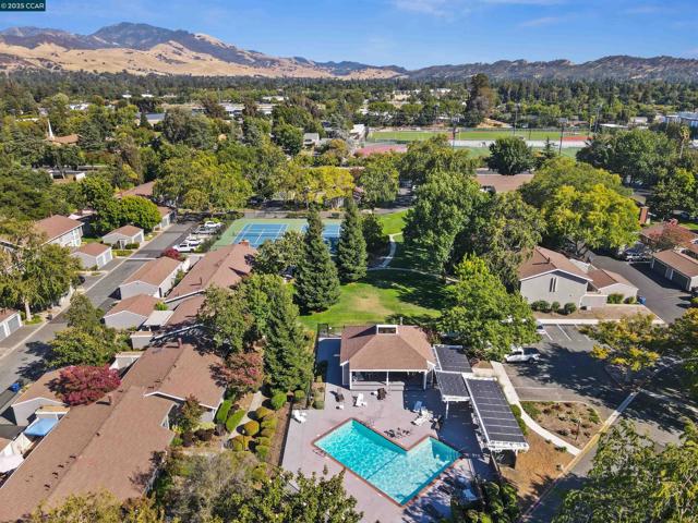 812 Royal Ann Ln, Concord CA: https://media.crmls.org/mediaz/2962298c-c5c2-4848-8b08-57ce7186a72e.jpg
