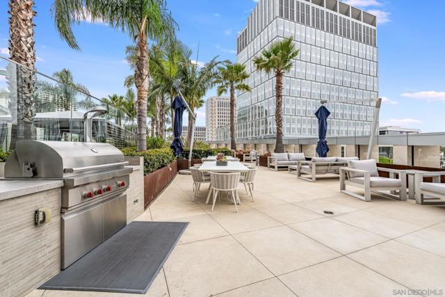888 W E Street, San Diego CA: https://media.crmls.org/mediaz/29625e79-025c-466b-99aa-adb2847c025e.jpg