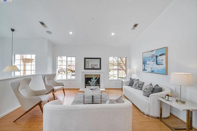 5786 Belleza Dr, Pleasanton CA: https://media.crmls.org/mediaz/2962d4a1-3bde-46b3-ab53-6a4f1605a097.jpg