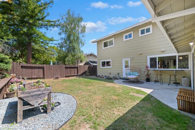 7606 Desertwood Ln, Pleasanton CA: https://media.crmls.org/mediaz/29632f9f-5e40-4ee9-b604-9dcabc467ad4.jpg