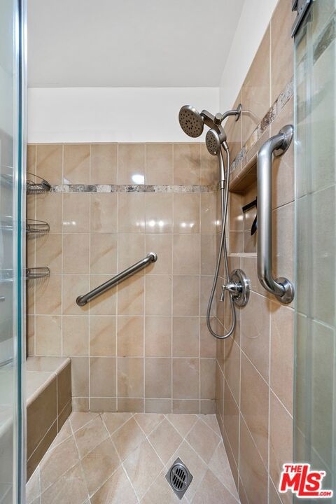 6611 Gerald Avenue, Lake Balboa CA: https://media.crmls.org/mediaz/29632fc8-b58d-4f2c-be70-e4d82dbd4629.jpg